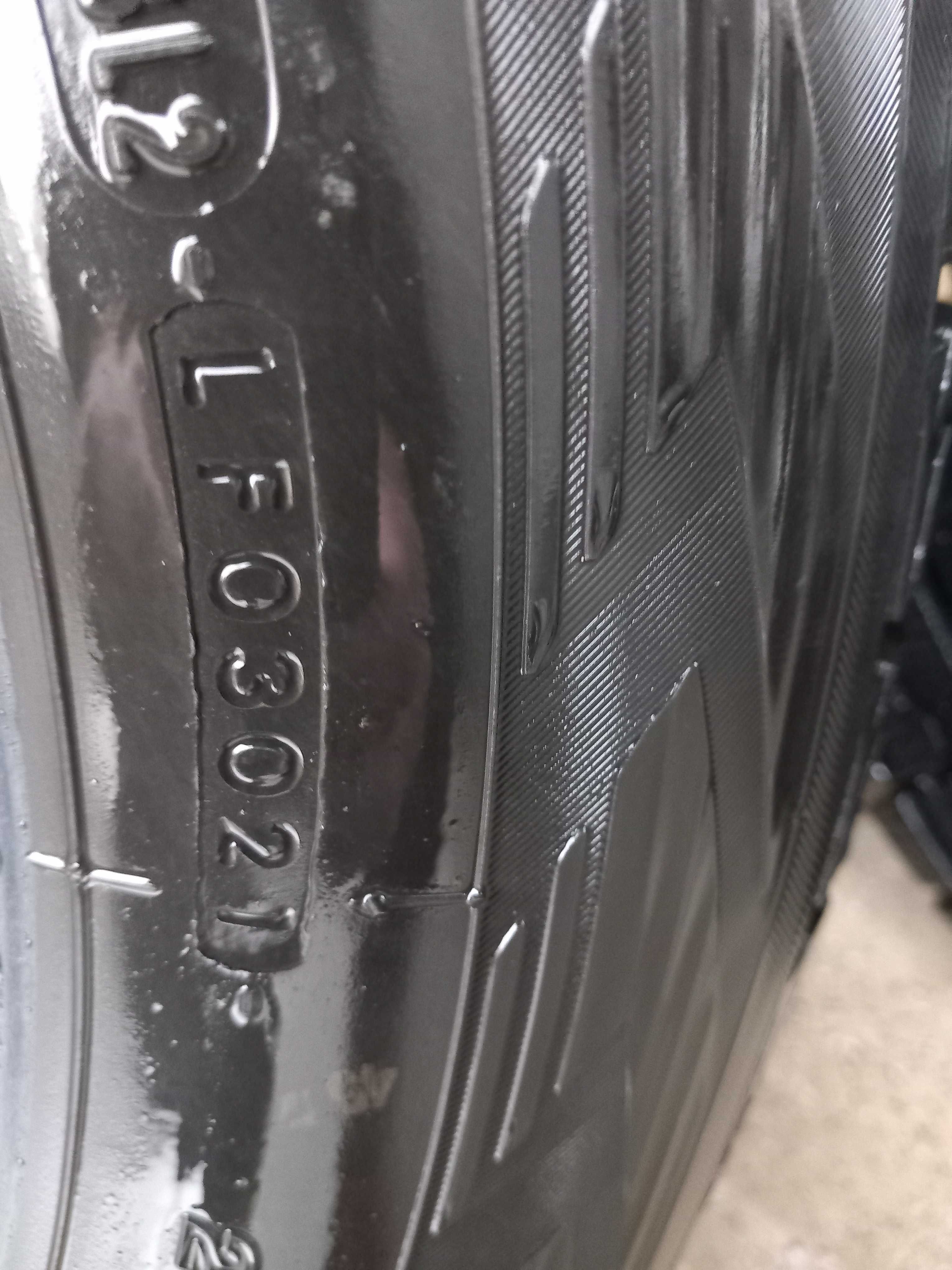 245 / 60 18  Yokohama Ice Guard G075