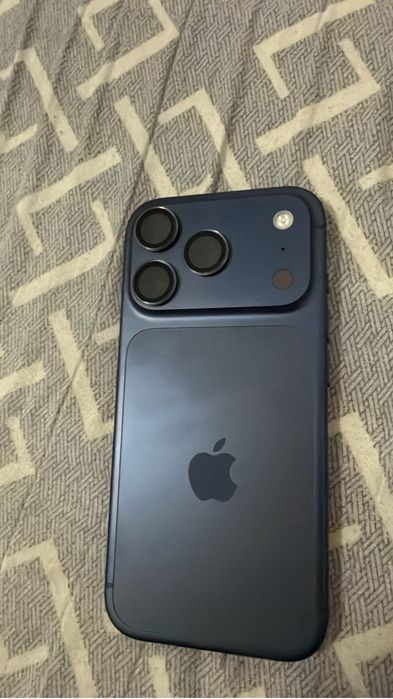 Iphone 17 pro 256 гб коробка есть