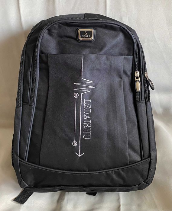 Унисекс ежедневна раница, налични са със зелено и сиво.