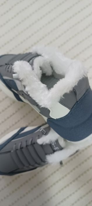 Чисто нови маратонки,есенно зимни , с пух. 40 номер