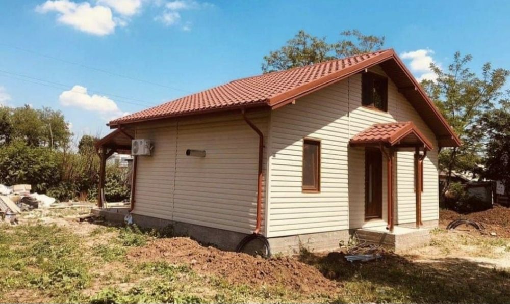 Vând case pe structura metalica