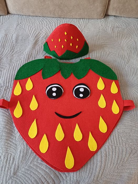 Костюм на праздник осени "Клубничка"