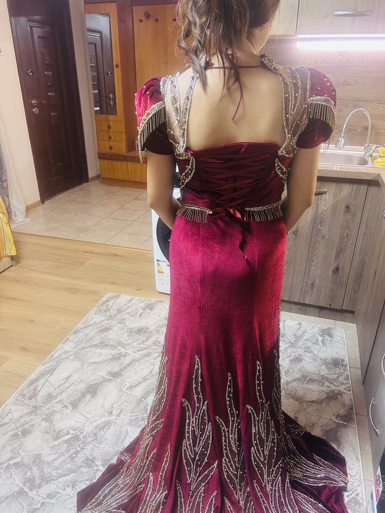 Рокля за къна ( биндалъ )