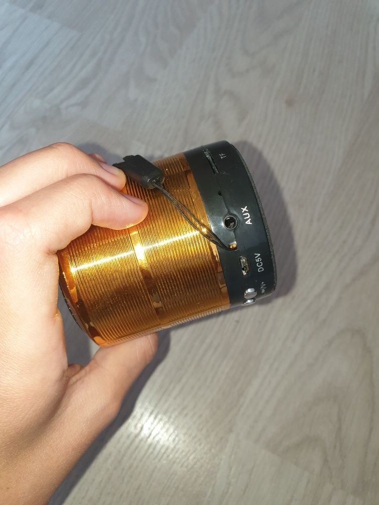Мини колонка , золотая .