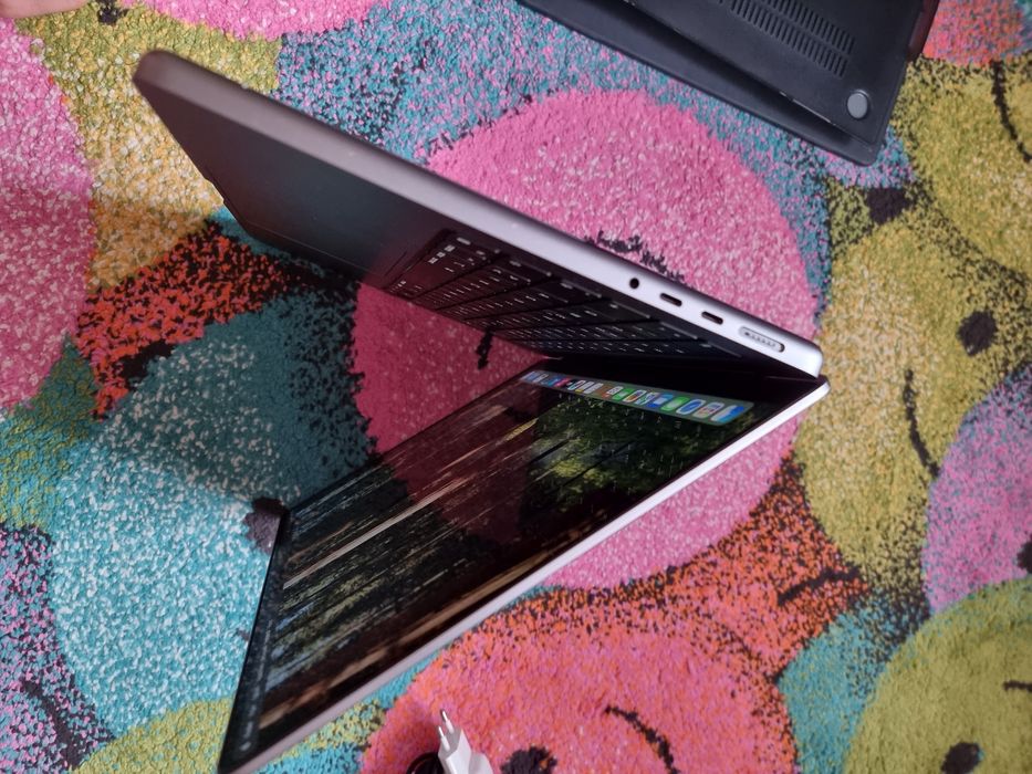 MacBook pro 14 inch 2023 cu M2 MAX schimb cu 16 17 pro max