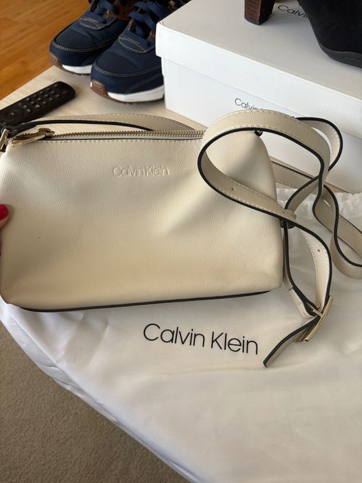 Малка crossbody чанта CK