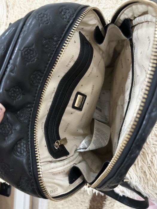 Дамска раница на Guess