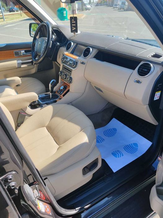 Land Rover Discovery 4