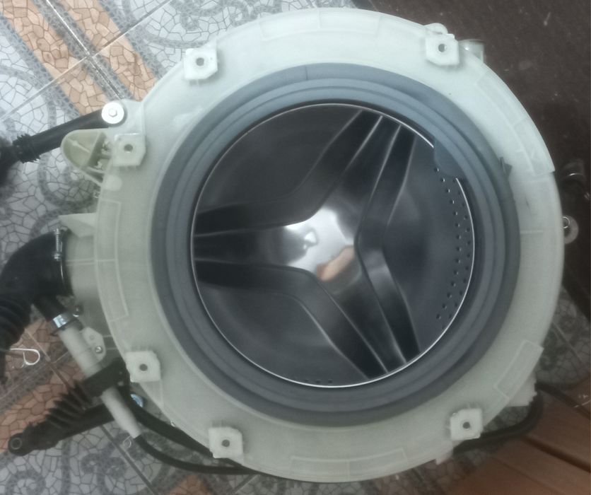 Продам бак в сборе на стиральную машину Самсунг диамонд 6 кг.