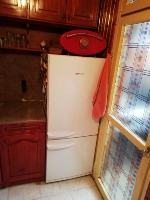 хладилник с фризер кухненски ъгъл ъглова витрина