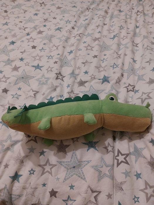 Плюшен крокодил.