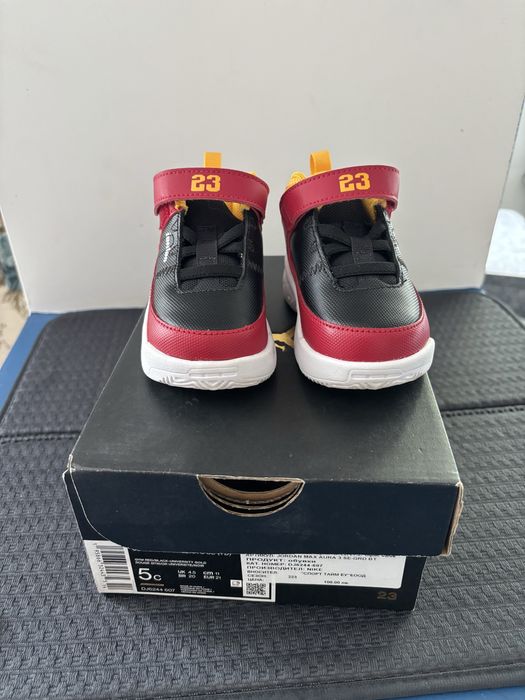 Бебешки маратонки Nike Jordan