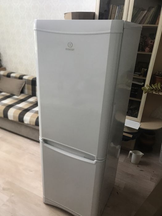 Продам холодильник intesit