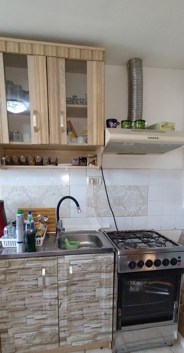 Mobila bucătărie + hota ,aragaz și aparat de cafea