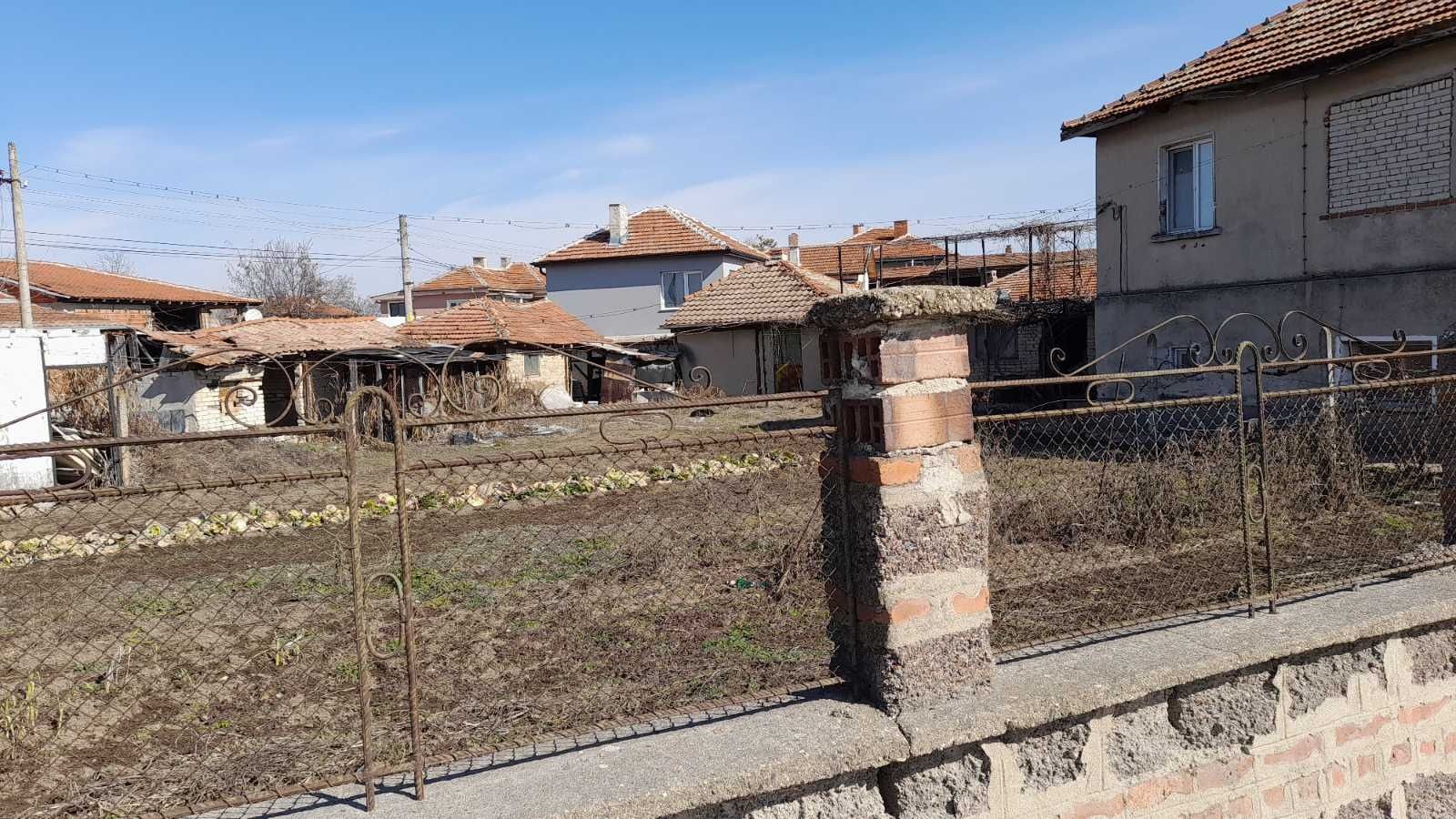 Къща на 2 етажа старо строителство
