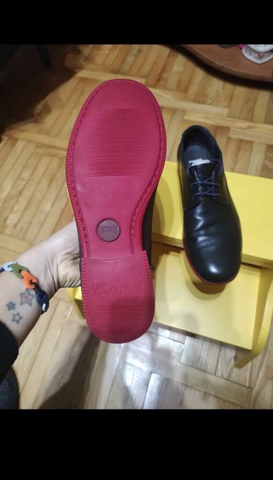 Camper Slippers с червена подметка