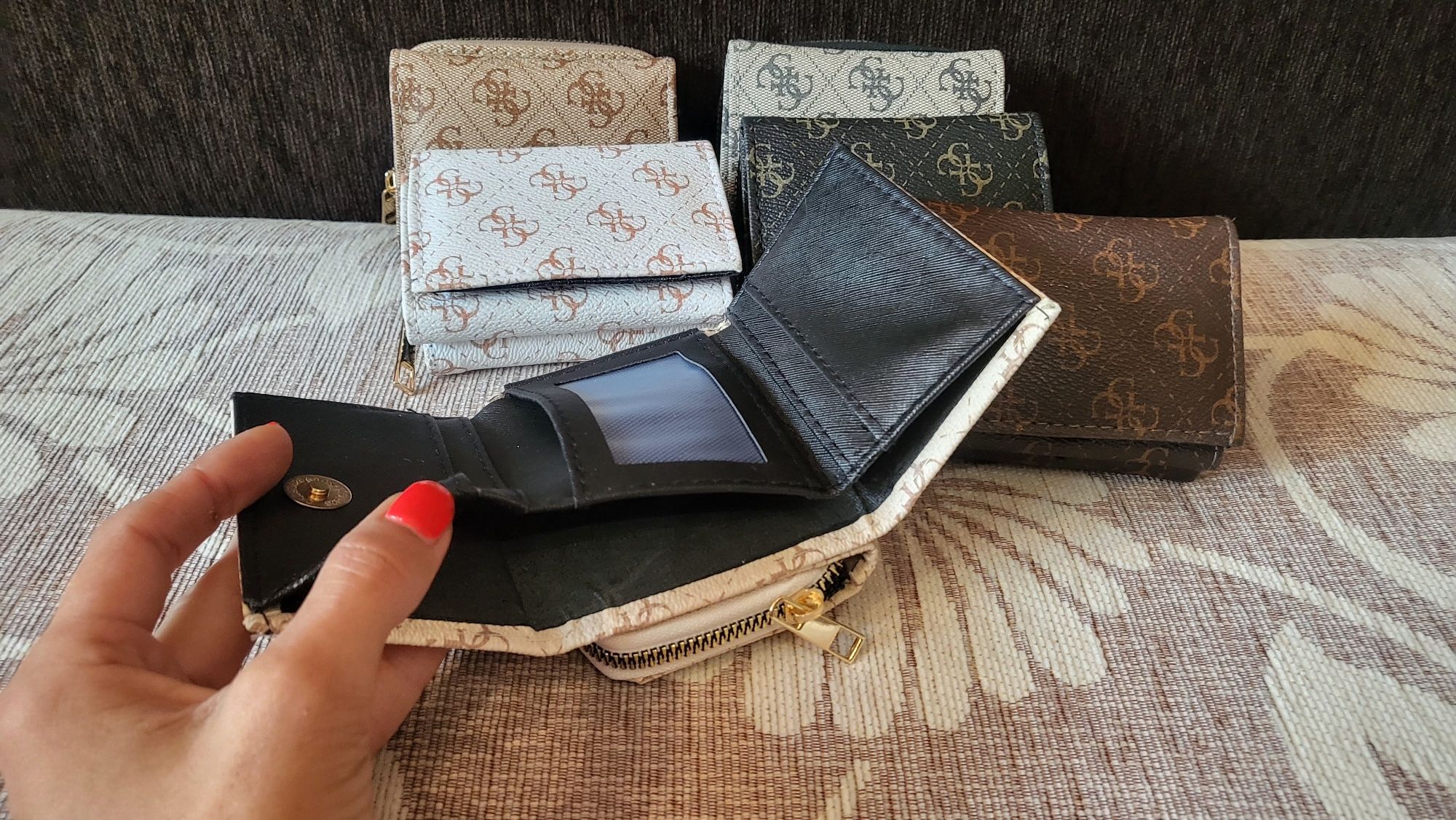 Guess, LV портмонета и клъч