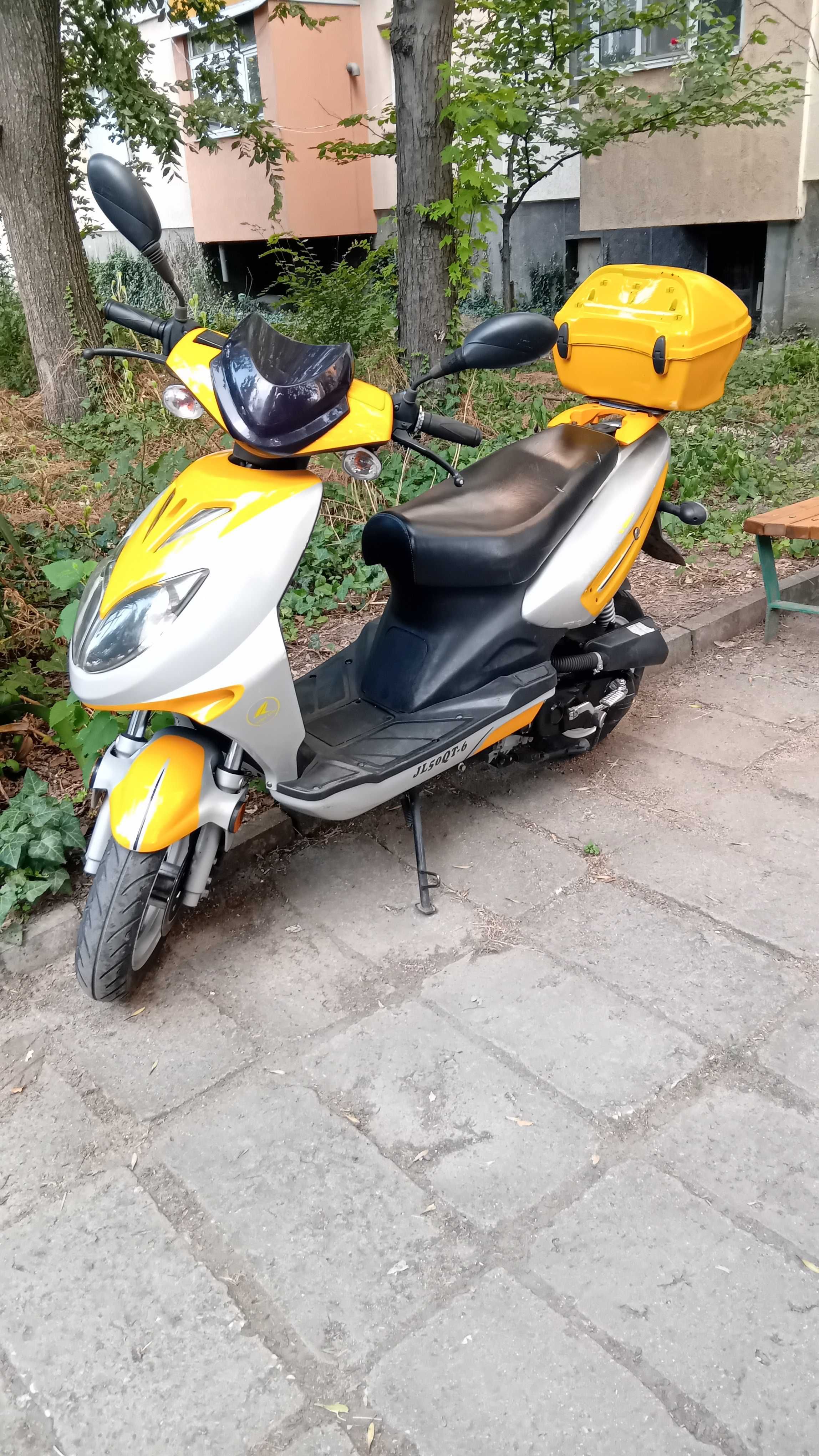Продавам скутер JINLUN 50
