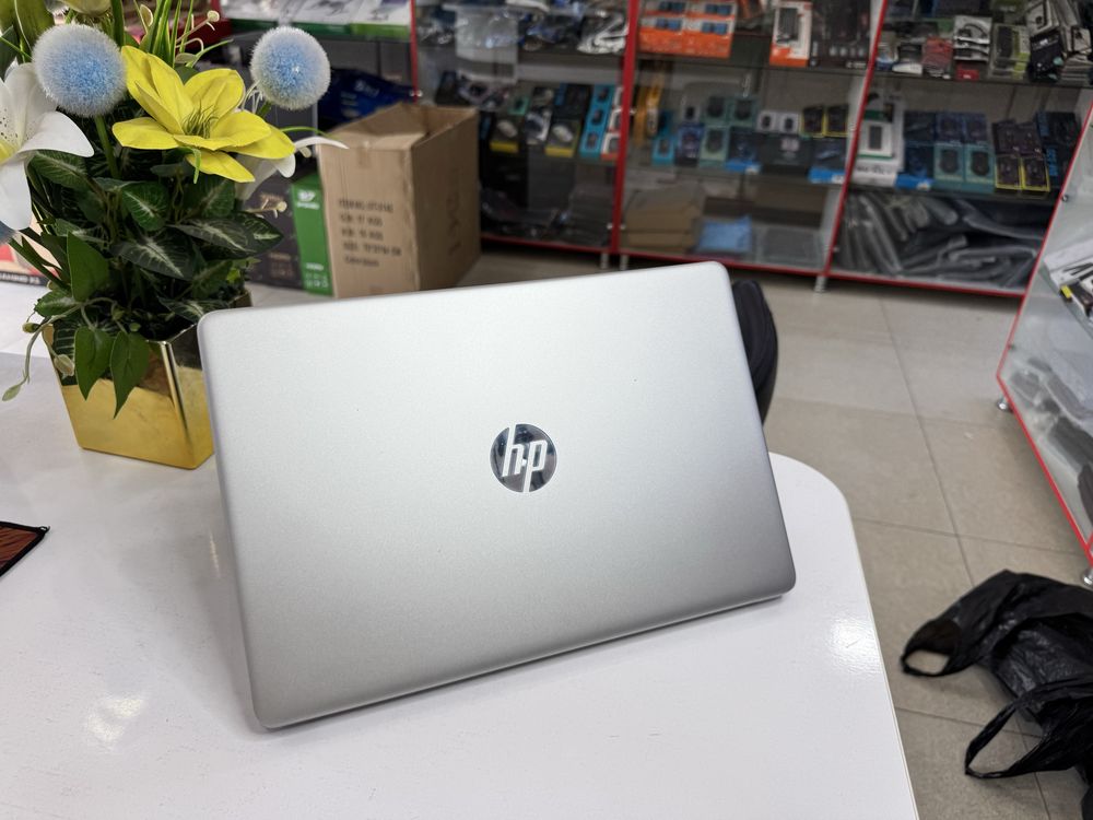 hp ryzen 7 4700(i7-11) ideal holatda IT va grafikalar uchun moshnisi