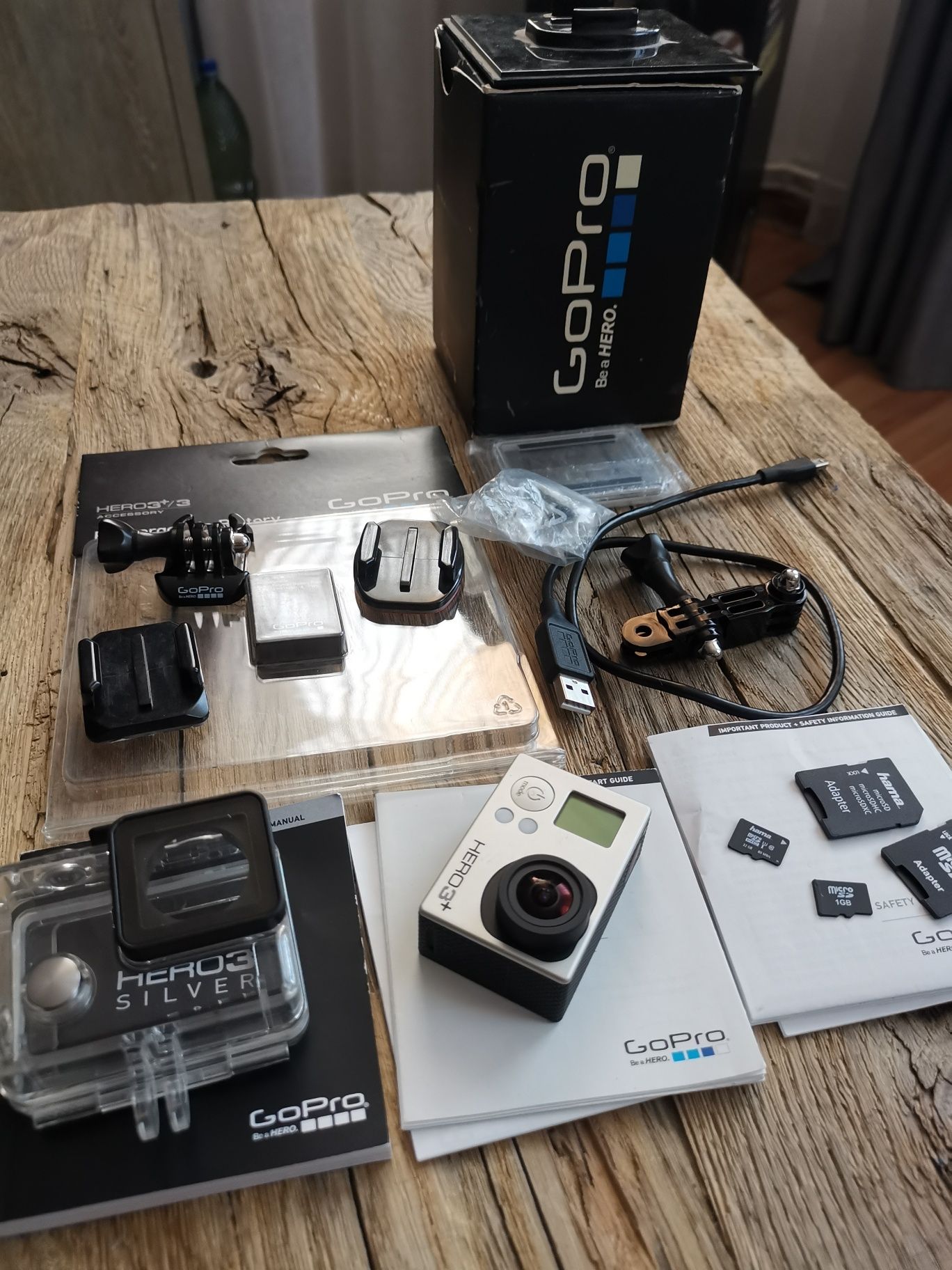 Vand GoPro Hero 3+  Black Edition.
Camera dispune de 2 bateri