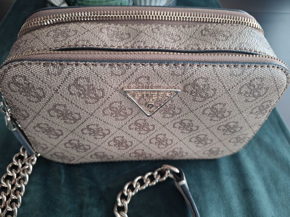 Бутикова чанта Guess Noelle