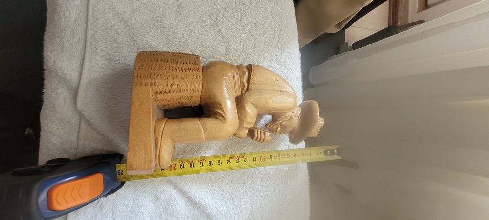 Statuie din lemn