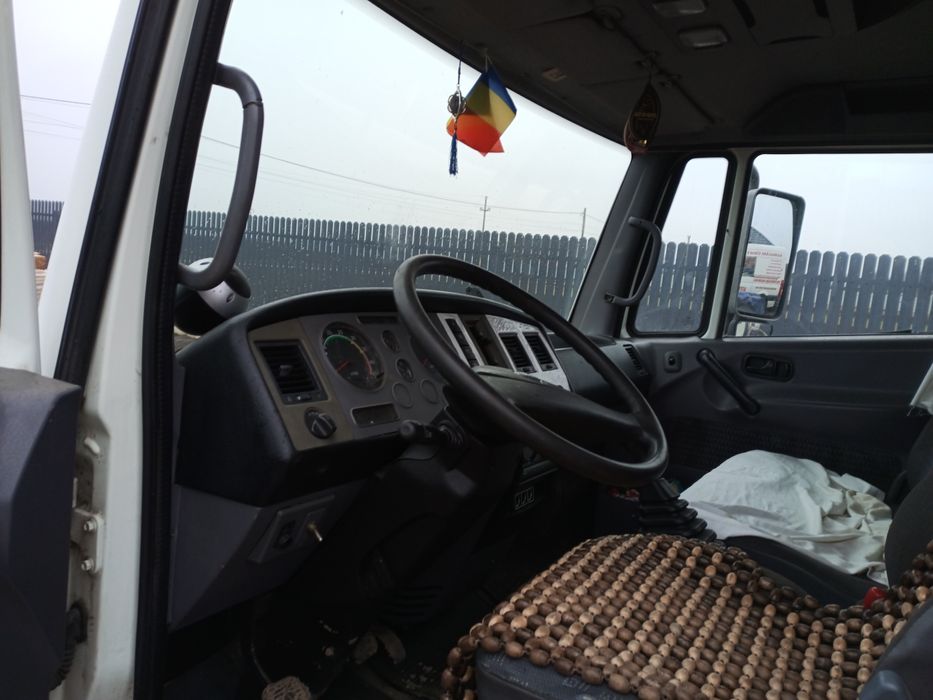 Vând sau schimb Nissan Atleon