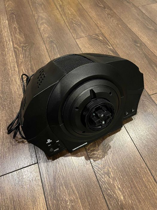 Thrustmaster T300 RS + Ferrari Alcantara Rim – Модифицирана