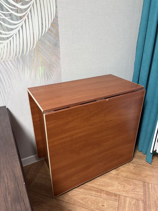 продается стол книжка СРОЧНО !