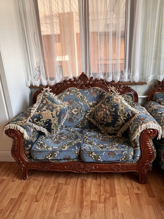 Диван и два кресла