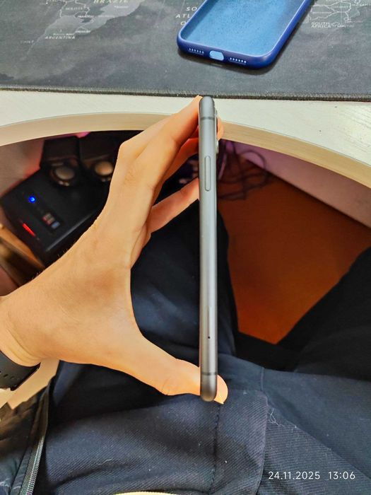 Iphone 11 4/128, в идеальном состоянии.