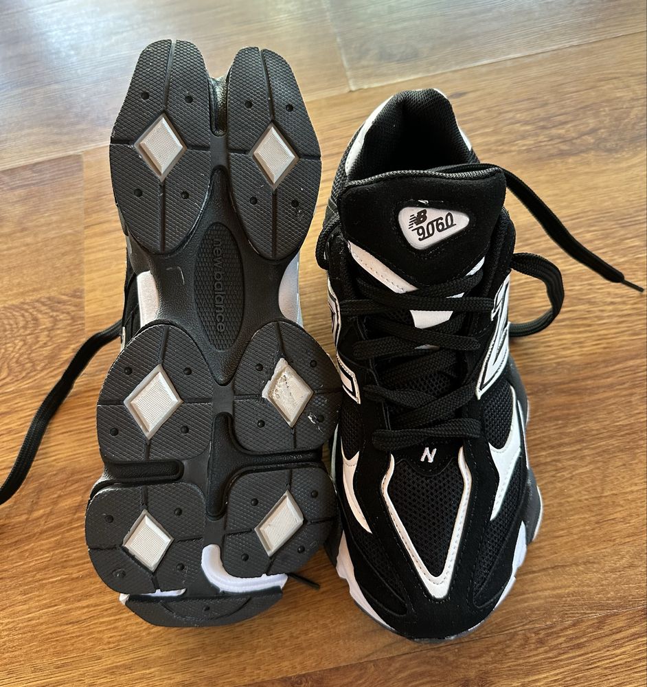 Мъжки маратонки New Balance 9060 черни с бяло