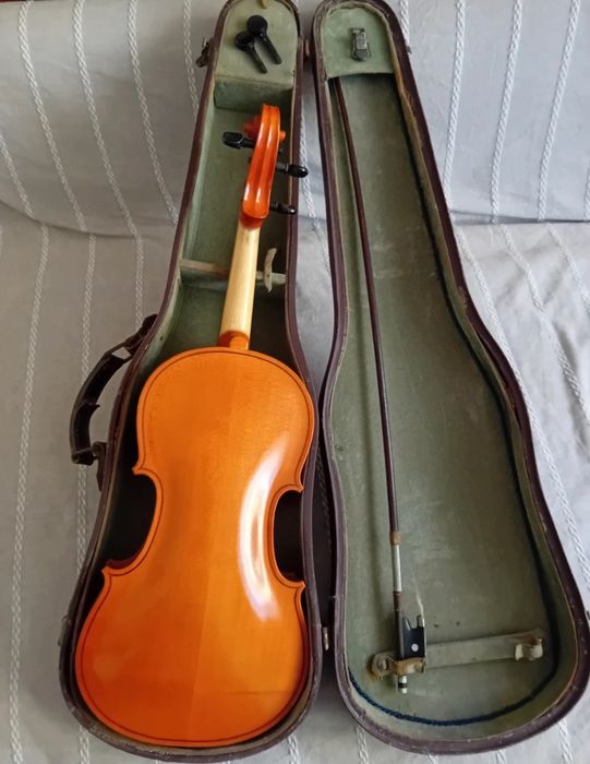 Vioară 4/4, confecționată la Reghin în 1968