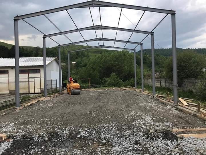 Vand hala metalică Avem pe stoc 
Asiguram transport și montaj Dorim se
