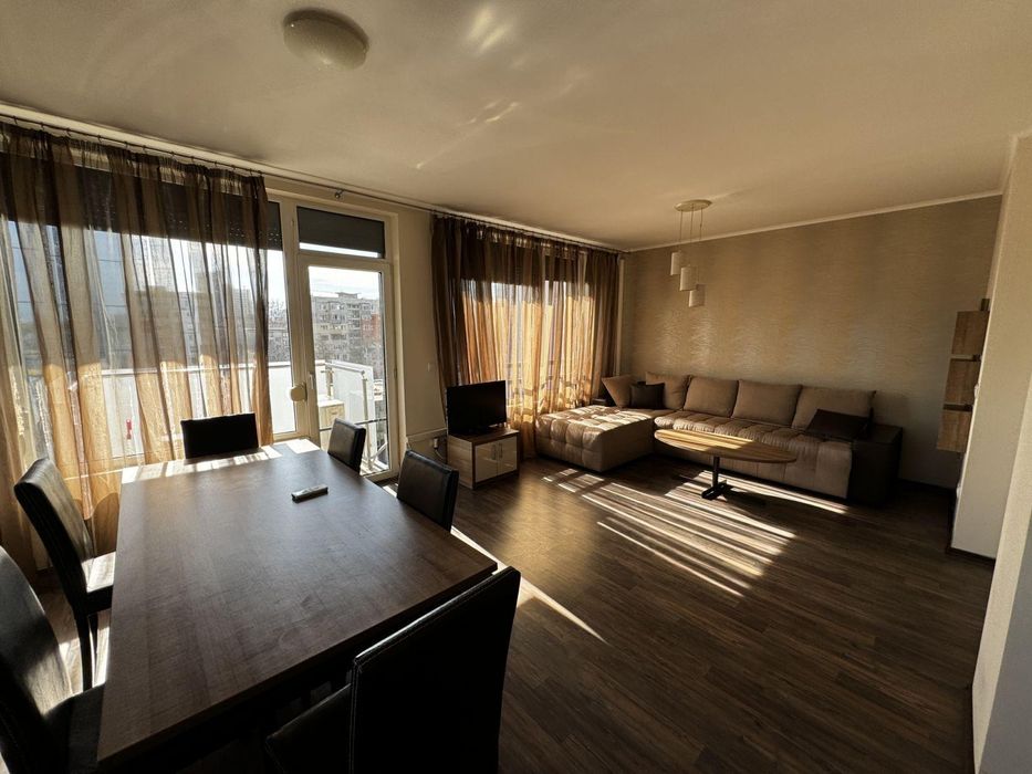 Дава се под наем Многостаен апартамент в Пловдив, Кършияка - 146 кв.м за 820 € - Снимка #2