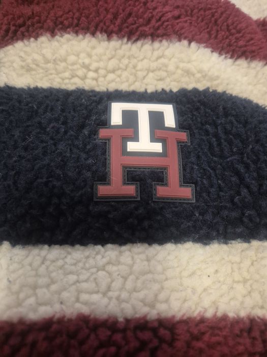 Vând geaca Tommy Hilfiger