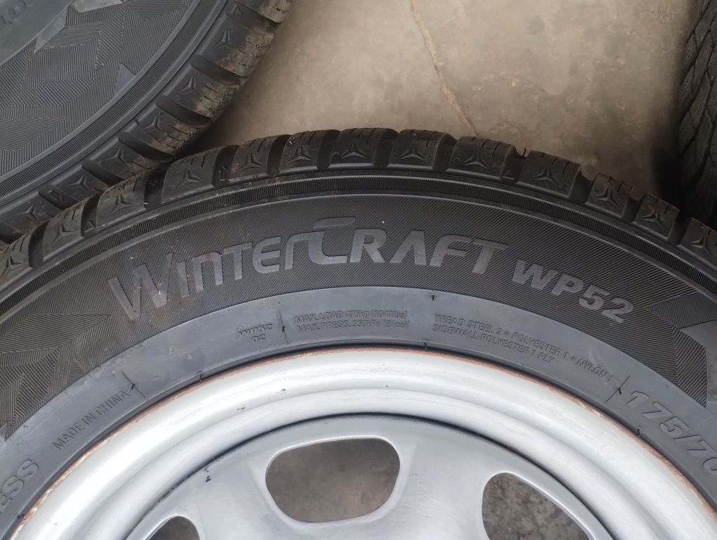 Зимни гуми с джанти 4бр. 175/70/R13 Kumho