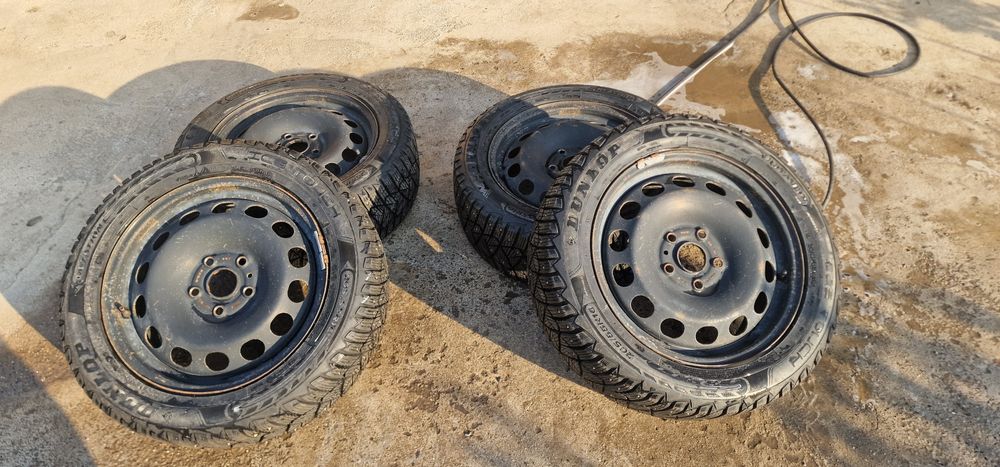 Продам шипованные шины с дисками