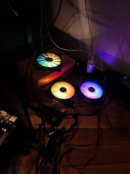 Ventilatoare corsair rgb ML140, banda rgb, lightning node
