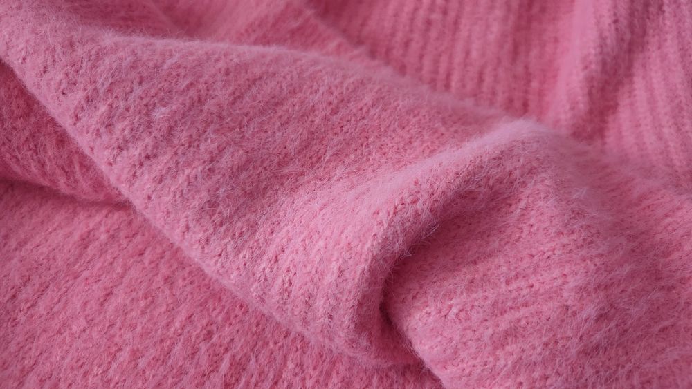 Пухено поло от ангора в страхотен розов цвят