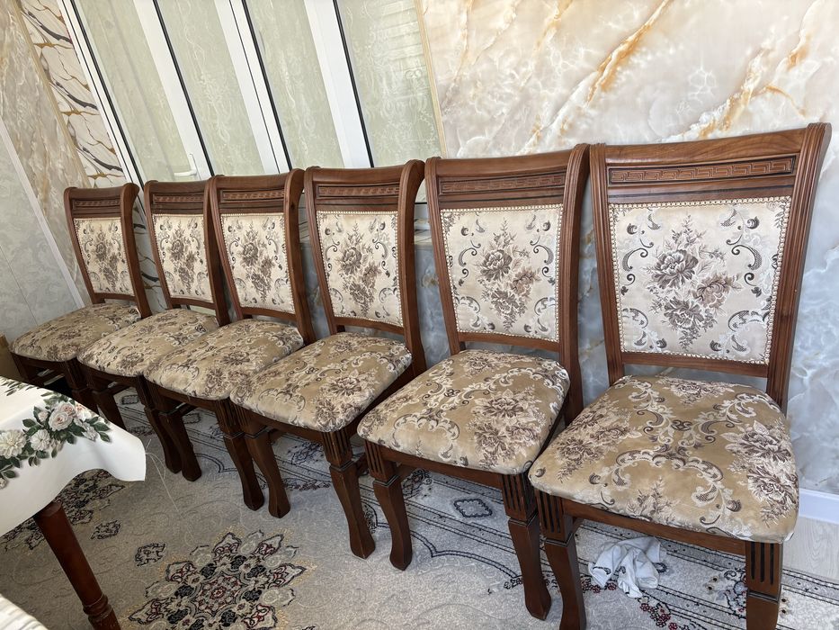 Продаю уголок , раскладной, Стулья 6 шт и стол