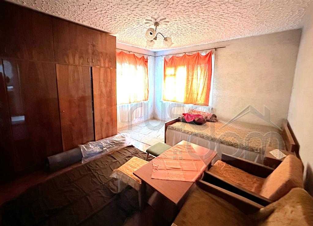 Продава етаж от къща