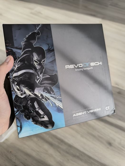 Продаю фигурку агента венома от ct toys