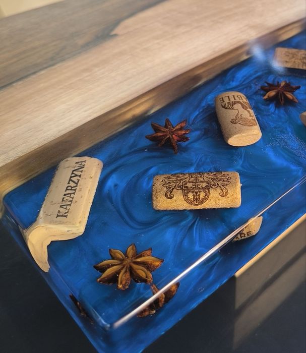 Плато/Дъска от епоксидна смола и орех.