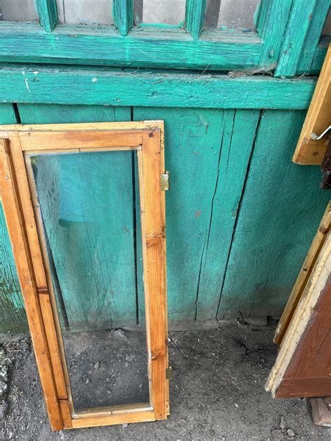 Donez geamuri de lemn, cu sticla intreaga, fara tocuri de geam