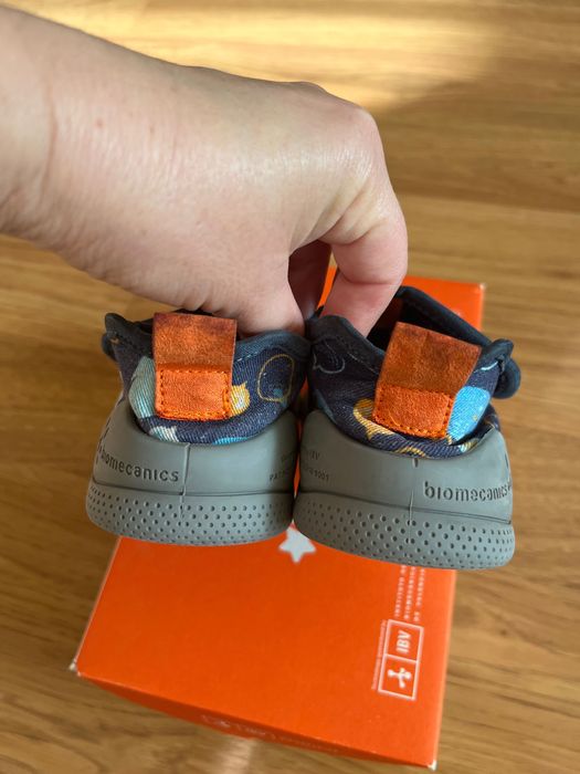 Пантофи Biomecanics, размер 25