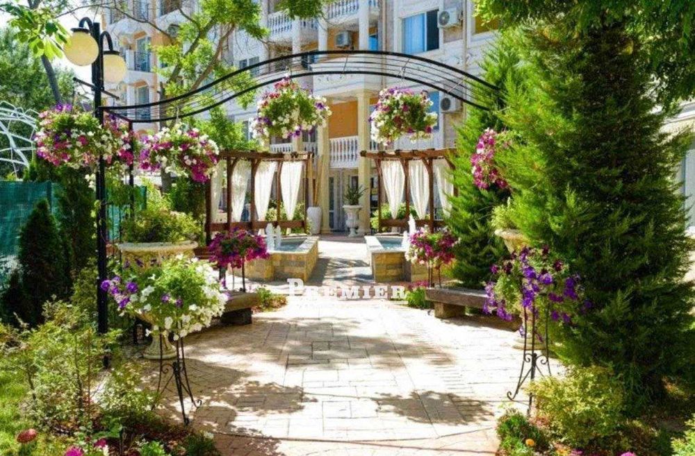 Продава се Двустаен апартамент в к.к. Слънчев бряг - 64 кв.м за 877 €/кв.м - Снимка #2