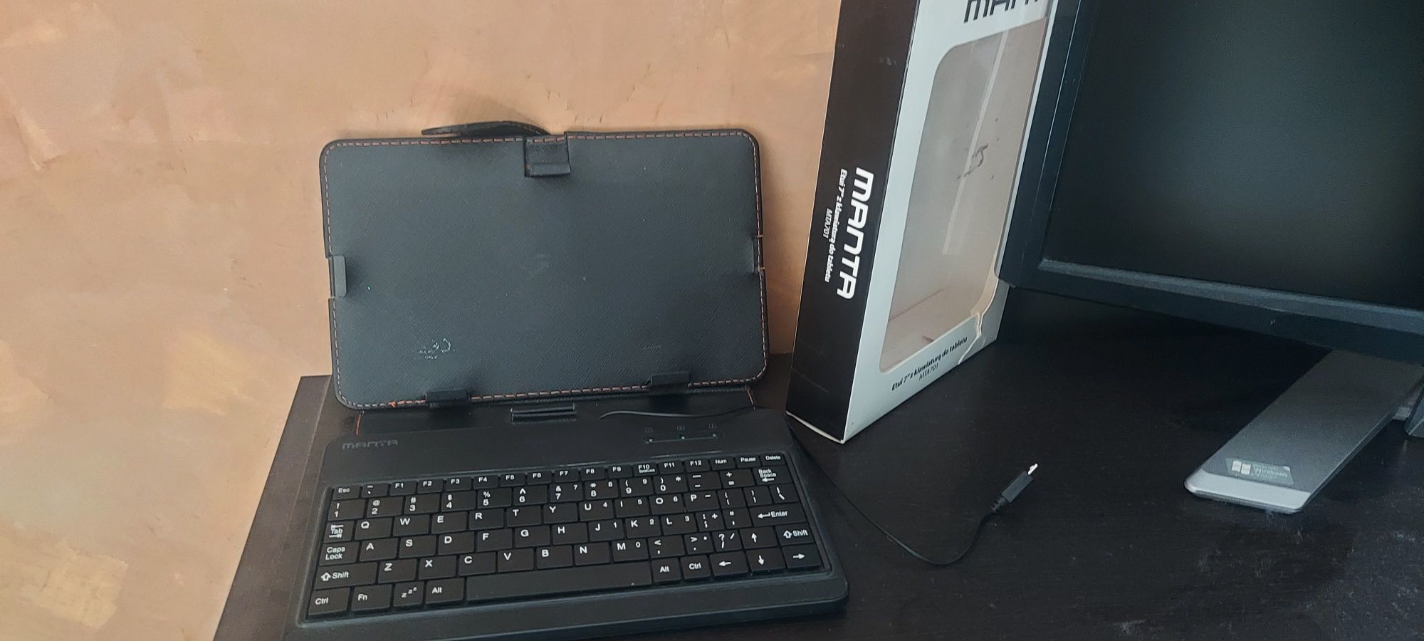Suport tableta cu tastatura