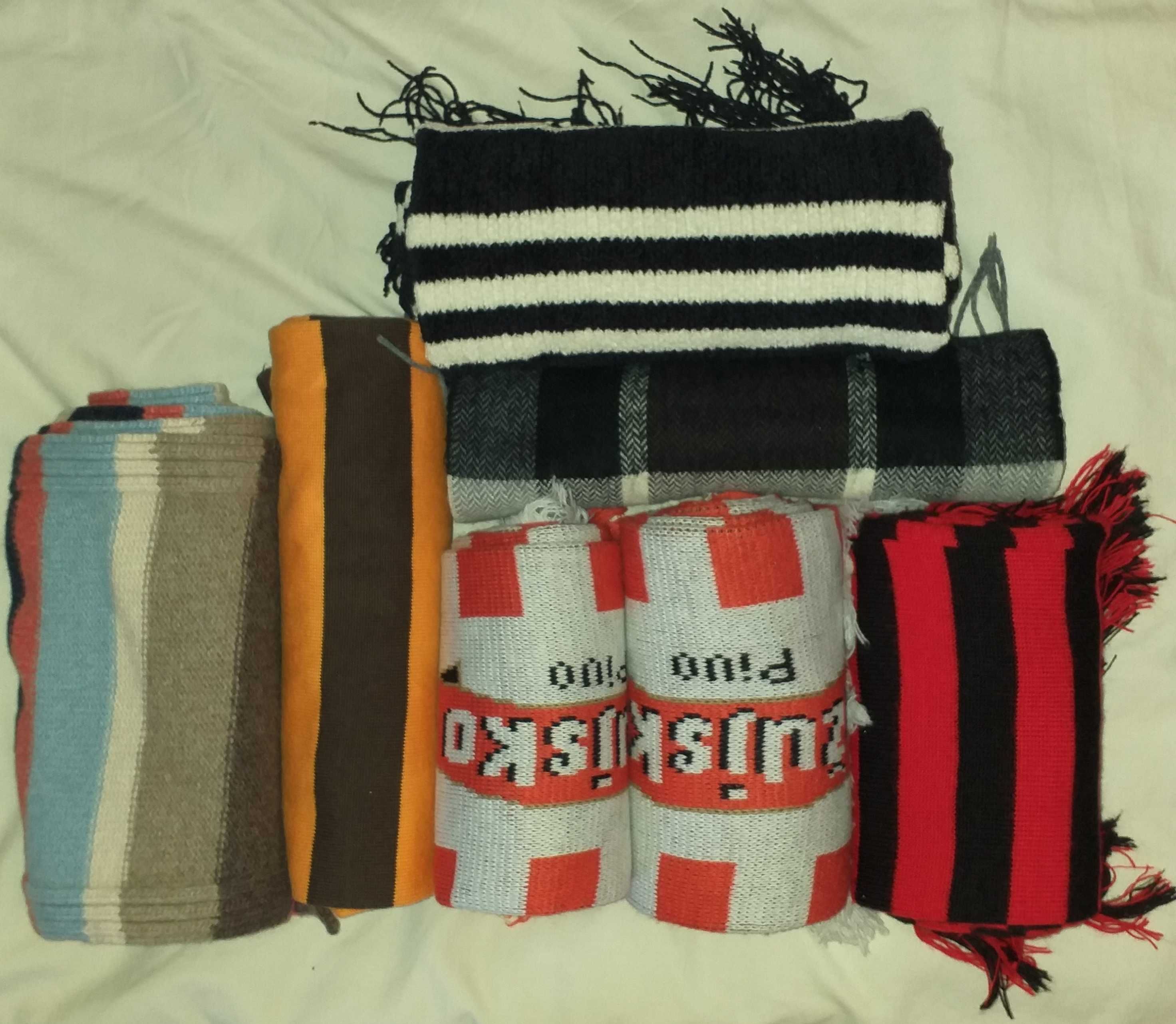 Шалове, шапки, дамски чанти, чорапи тип мокасини,пантофи