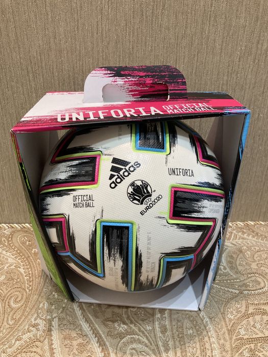Мяч футбольный Adidas Uniforia (оригинал)